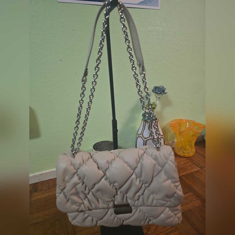 H&M Elegant Cream Quilted Shoulder Bag w/ Silver Chain - Like New